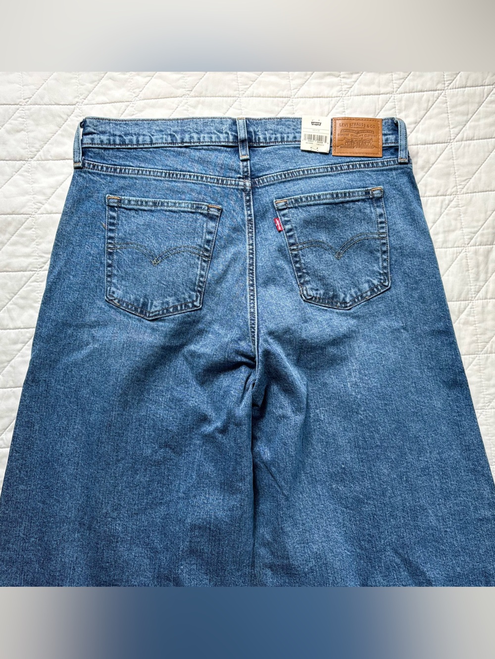 Levi's Premium High-Rise Wide-Leg Denim Jeans Medium Wash - Size 33x32 - Picture 7 of 9
